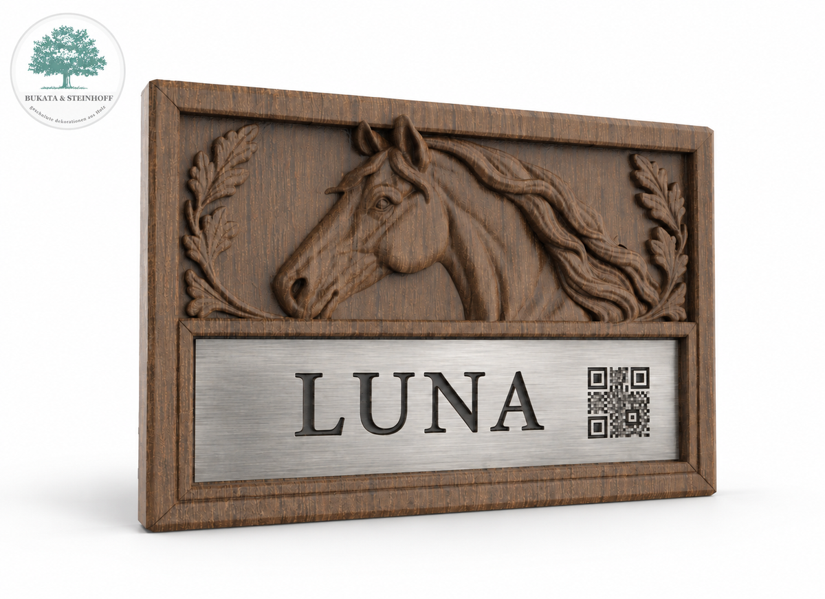 Personalisiertes Pferdestallschild aus Holz mit Pferdenamen