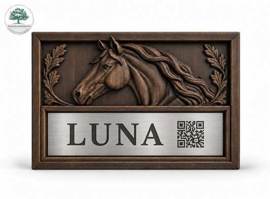 Personalisiertes Pferdestallschild aus Holz mit Pferdenamen